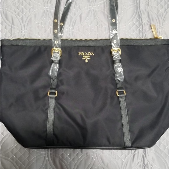 Prada purse - Picture 1 of 6